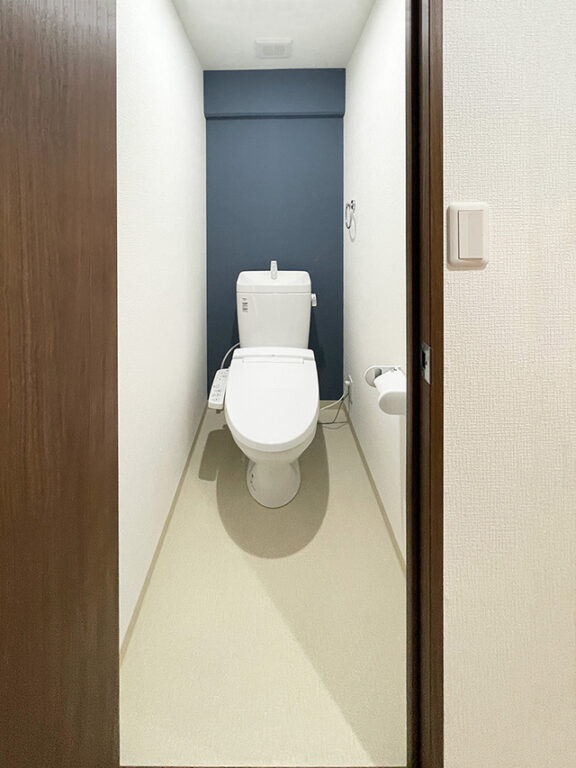 バスルームとトイレを分けて、グレーインテリアのお部屋に