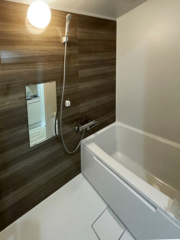 バスルームとトイレを分けて、グレーインテリアのお部屋に