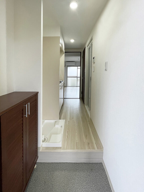 バスルームとトイレを分けて、グレーインテリアのお部屋に