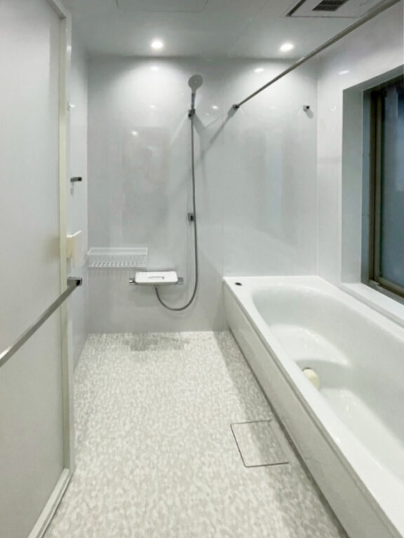 生活スタイルに合わせた<br>シンプルなバスルーム